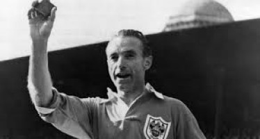 Sir Stanley  Matthews, the first greatest footballer in the history.